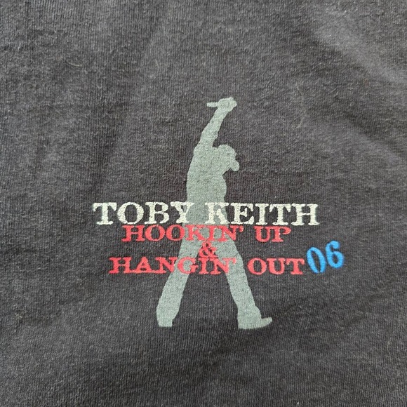 Toby Keith 2006 Hookin Up Hangin Out Tour Rare Truck Crew Shirt Medium Vintage - Picture 3 of 6